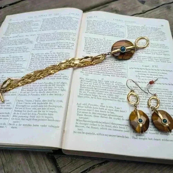 Vintage gold tone bracelet and earring set stone similar to tigers eye with blue - Picture 1 of 14